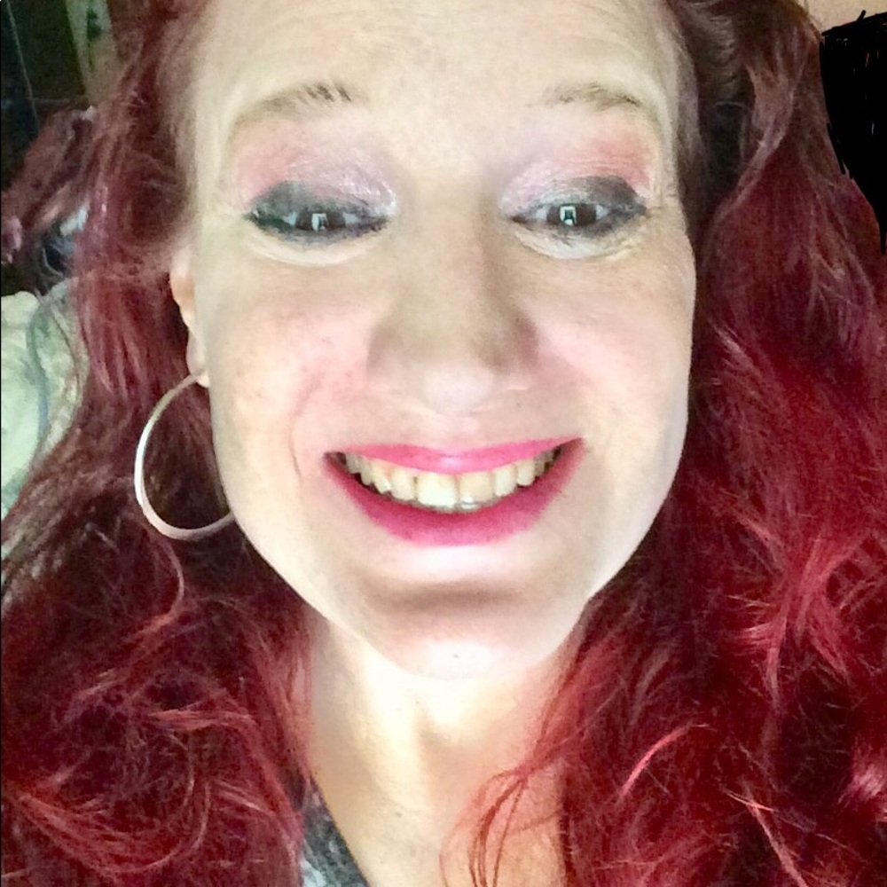 Meet your Posher, Debbie